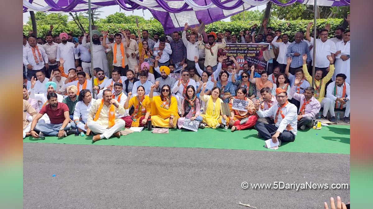 Protest, Agitation, Demonstration, Strike, BJP Punjab President Ashwani Sharma, Mohali DC Office