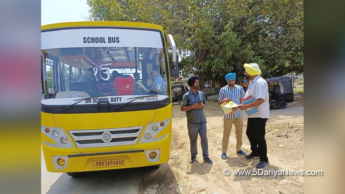 DC Barnala, Deputy Commissioner Barnala, Harish Nair, Barnala, Vehicle Checking, RTA, Dhanola Road, Barnala, Safe School Transport Policy
