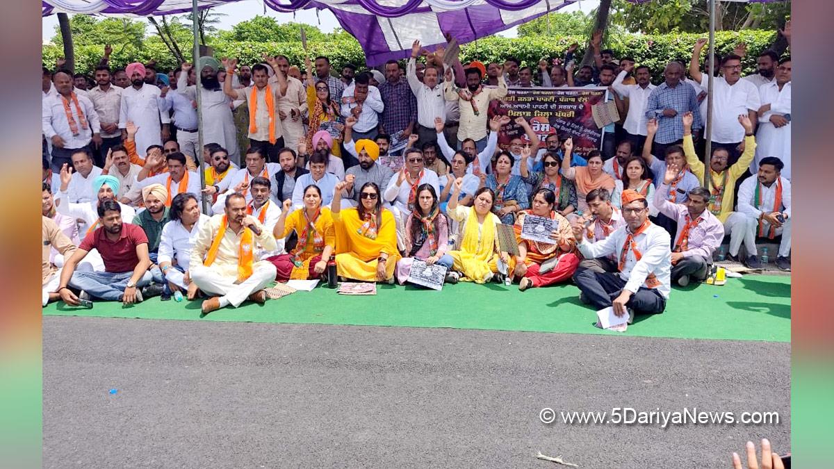 Protest, Agitation, Demonstration, Strike, BJP Punjab President Ashwani Sharma, Mohali DC Office