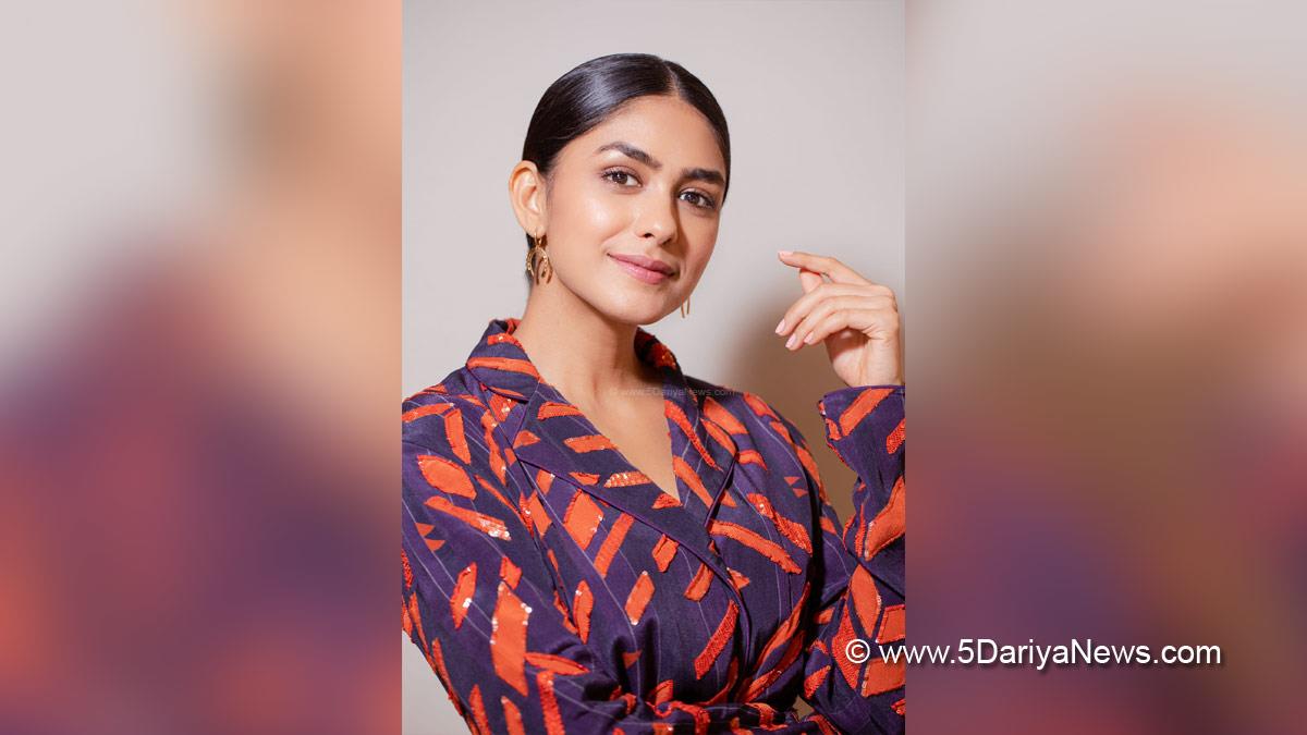 Bollywood, Entertainment, Mumbai, Actress, Cinema, Hindi Films, Movie, Mumbai News, Heroine, Mrunal Thakur, Jersey