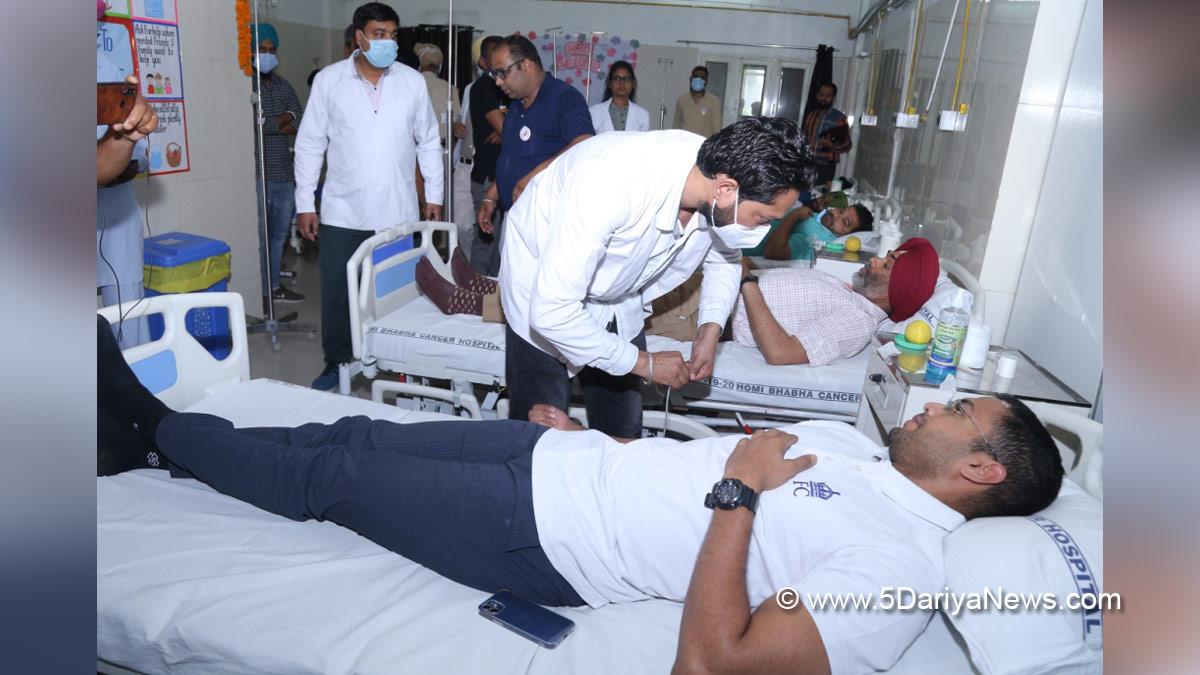 DC Sangrur, Deputy Commissioner Sangrur, Jitendra Jorwal, Sangrur, Red Cross, Indian Red Cross Society, World Red Cross Day 2022, World Red Cross Day, Blood Camp, Blood Donation Camp
