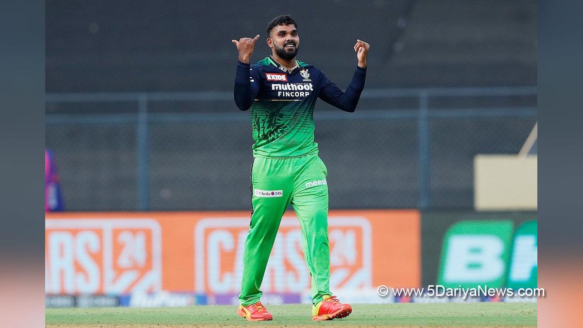 Sports News, Cricket, Cricketer, Player, Bowler, Batsman, Indian Premier League, IPL, IPL 2022, #IPL2022, Royal Challengers Banglore, Mike Hesson, Wanindu Hasaranga 