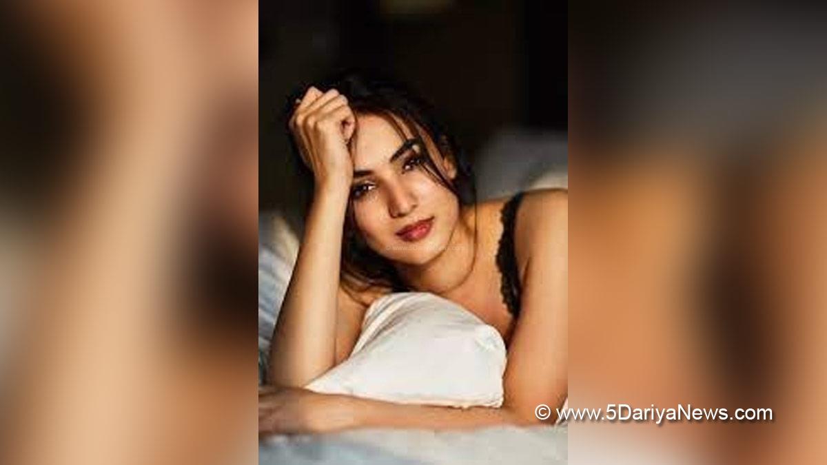 Tollywood, Entertainment, Actor, Actress, Cinema, Movie, Telugu Films, F3, Sonal Chauhan