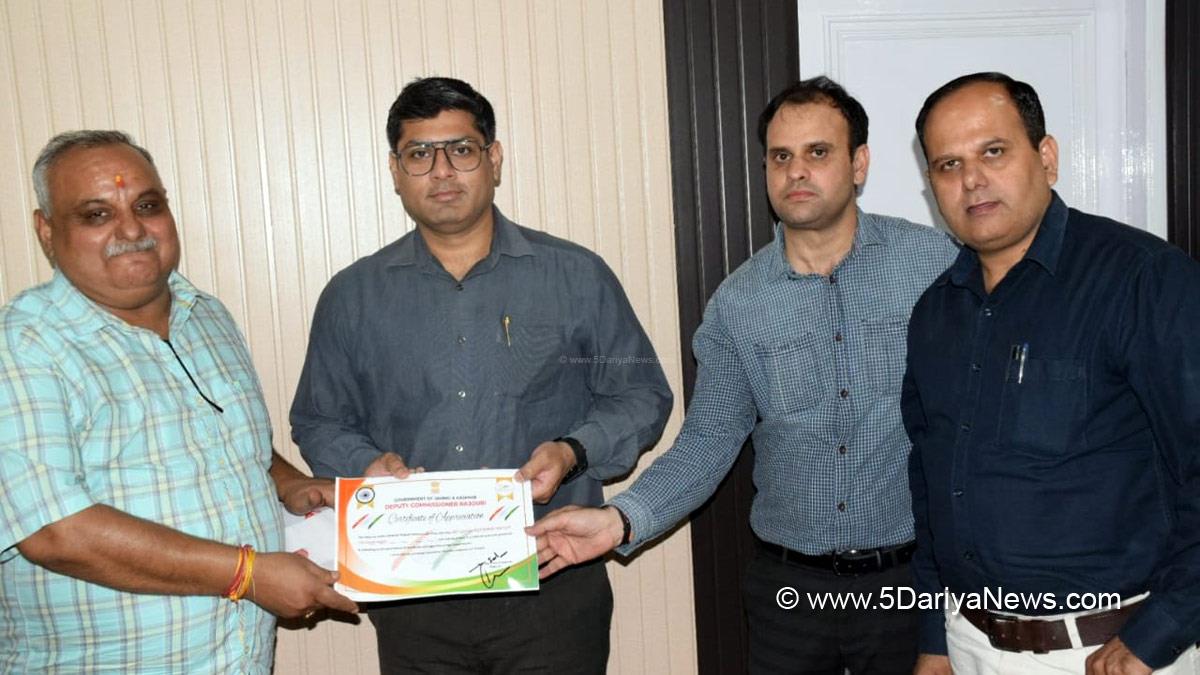 World Bee Keeping Day, National Bee Keeping and Honey Mission, NBHM, National Bee Board, NBB,World Bee & Metrology Day, Azadi Ka Amrit Mahotsav, 75th Anniversary of Indian Independence, 75th years of Independence, Kashmir, Jammu And Kashmir, Jammu & Kashmir, Kashmir Valley, Deputy Commissioner Rajouri, Vikas Kundal