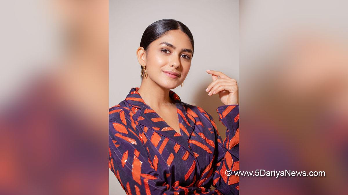 Bollywood, Entertainment, Mumbai, Actor, Actress, Cinema, Hindi Films, Movie, Mumbai News, Heroine, Mrunal Thakur, Gumraah