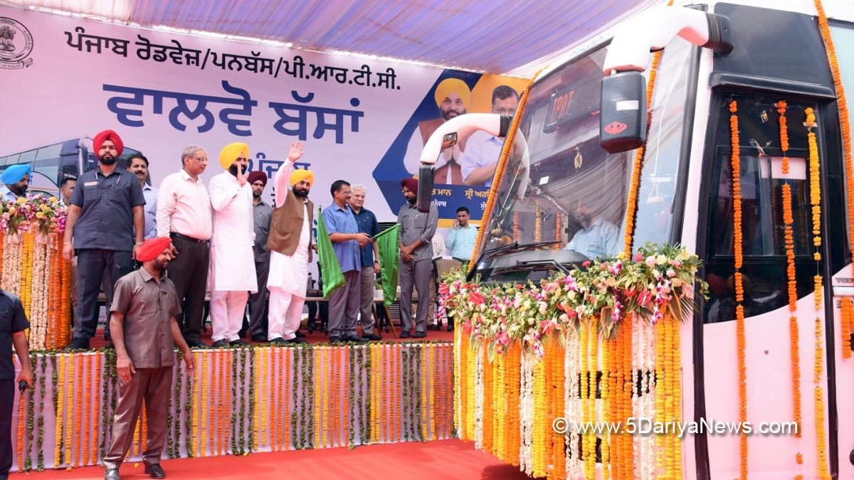 Arvind Kejriwal, Bhagwant Mann, AAP, Aam Aadmi Party, Aam Aadmi Party Punjab, AAP Punjab, Government of Punjab, Punjab Government, Punjab, Chief Minister Of Punjab, Indira Gandhi International, IGI, Airport, New Delhi, Jalandhar