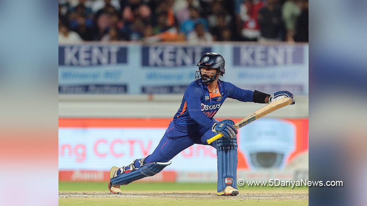 Sports News, Cricket, Cricketer, Player, Bowler, Batsman, Dinesh Karthik, T20 World Cup, ICC T20 World Cup 2022, Sunil Gavaskar