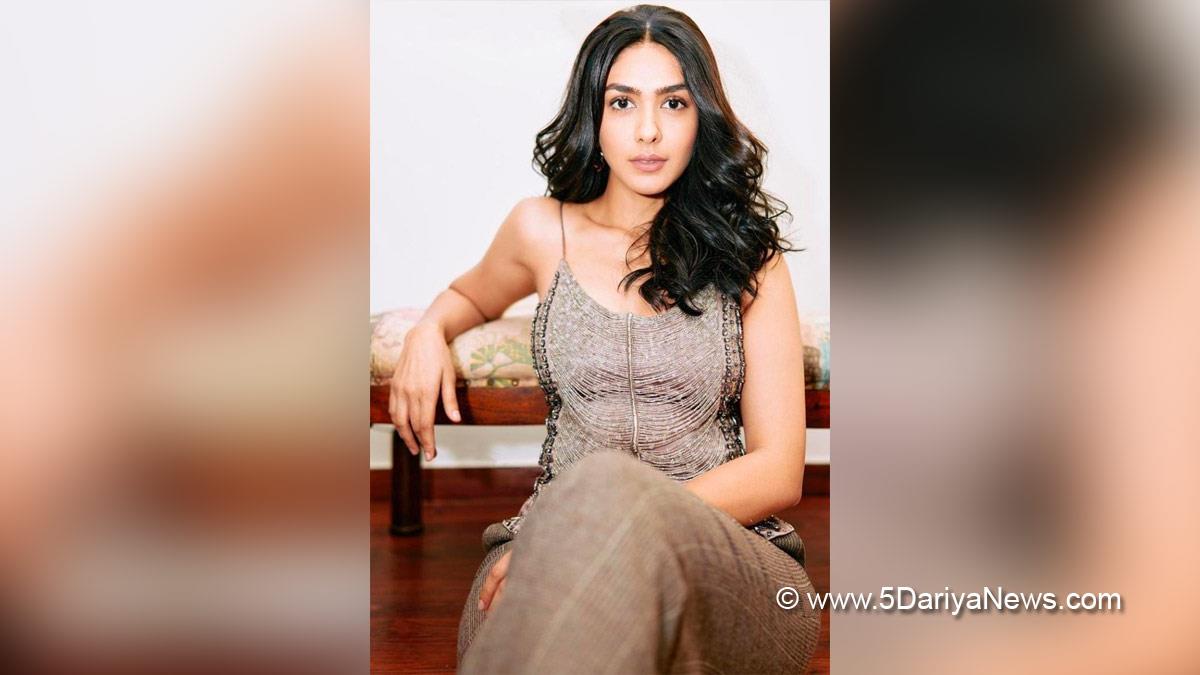 Bollywood, Entertainment, Mumbai, Actor, Actress, Cinema, Hindi Films, Movie, Mumbai News, Heroine, Mrunal Thakur, Gumraah