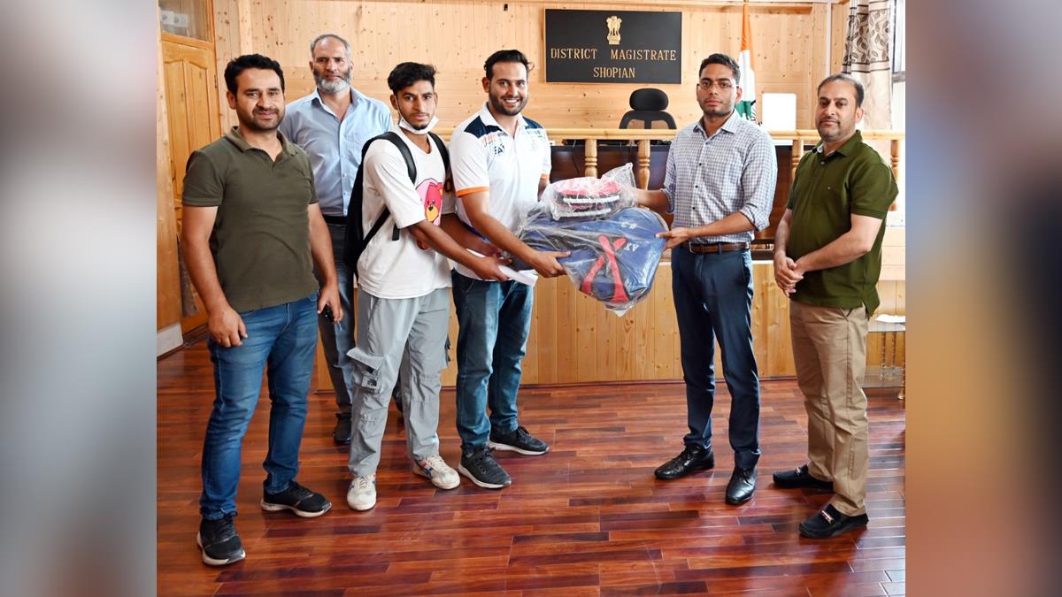 Shopian, DDC Shopian, District Development Commissioner Shopian, Sachin Kumar Vaishya, Kashmir, Jammu And Kashmir, Jammu & Kashmir, Nasha Mukt Bharat