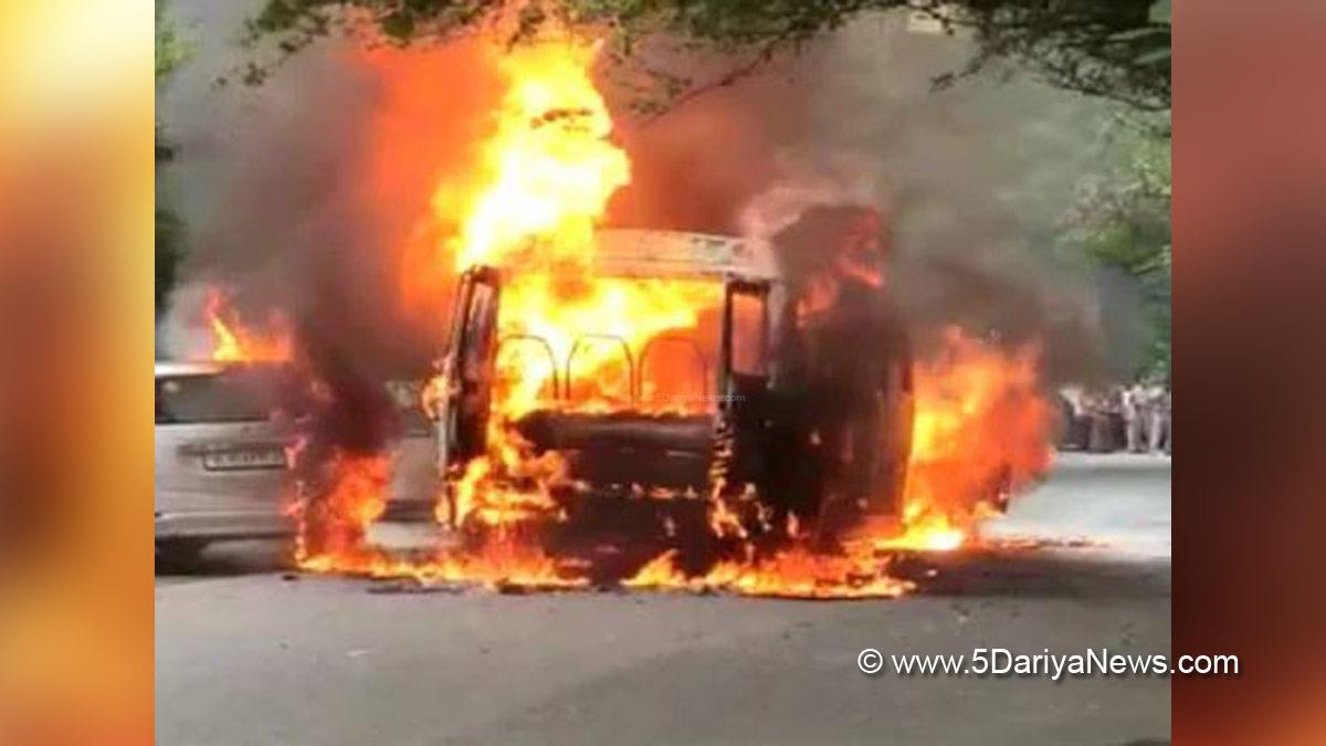 Bal Bharti school, Bal Bharti school Bus, Bal Bharti school Bus Fire, New Delhi News, Delhi School Bus Fire, School Bus Fire, School Bus Fire News, School Bus Fire News In Hindi
