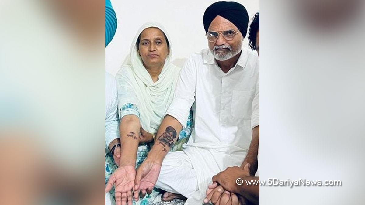 Sidhu Moosewala, Sidhu Moosewala Father, Mother, Tattoo, Balkaur Singh, Sidhu Moosewala Parents