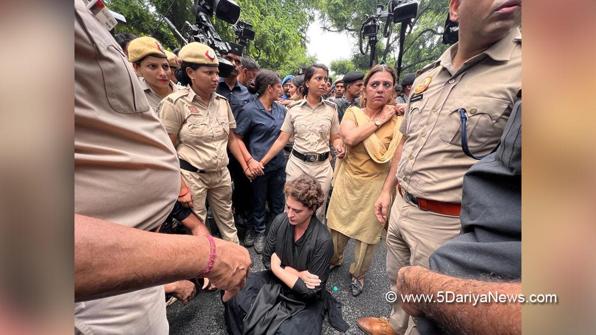 Khas Khabar, Protest, Agitation, Demonstration, Strike, New Delhi, Congress Protest, Priyanka Gandhi, Priyanka Gandhi Detainder, Priyanka Gandhi Vadra