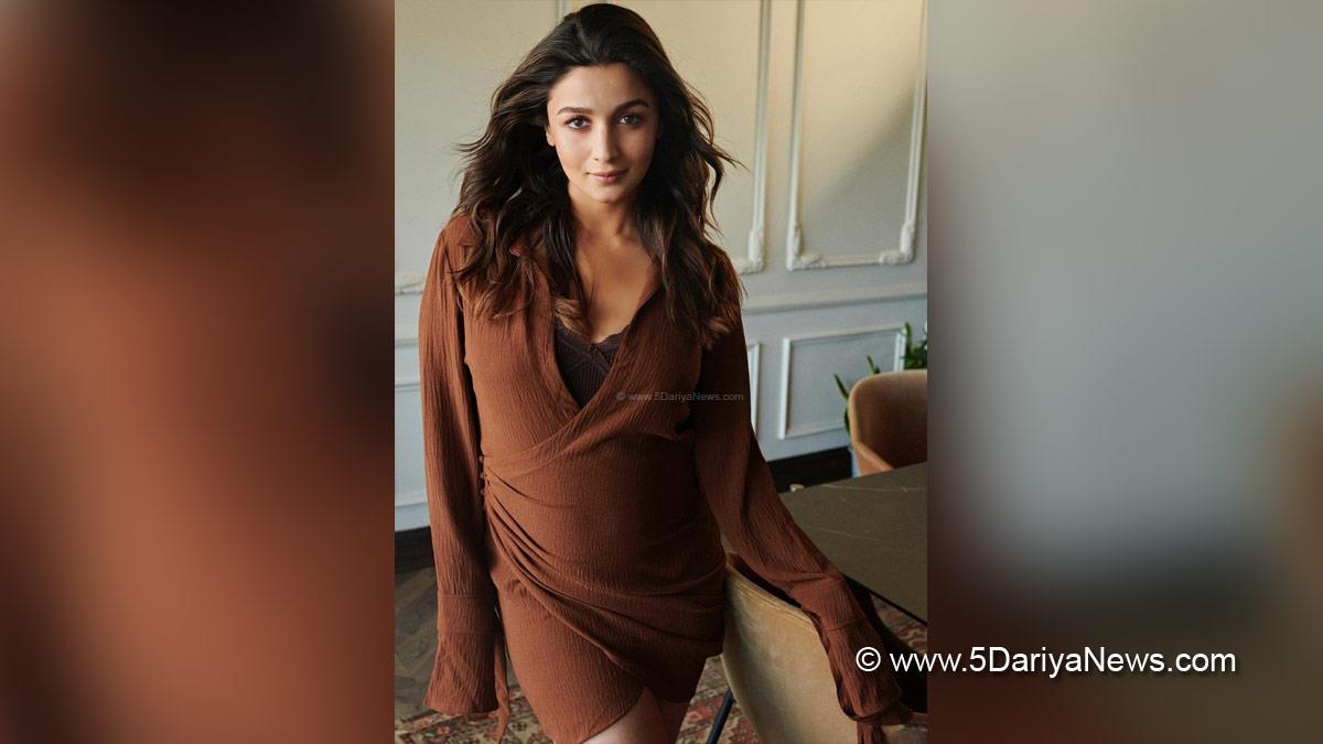 Alia Bhatt, Bollywood, Entertainment, Mumbai, Actress, Cinema, Hindi Films, Movie, Mumbai News, Heroine, Alia Bhatt Baby Bump, Alia Bhatt Baby Bump Pics