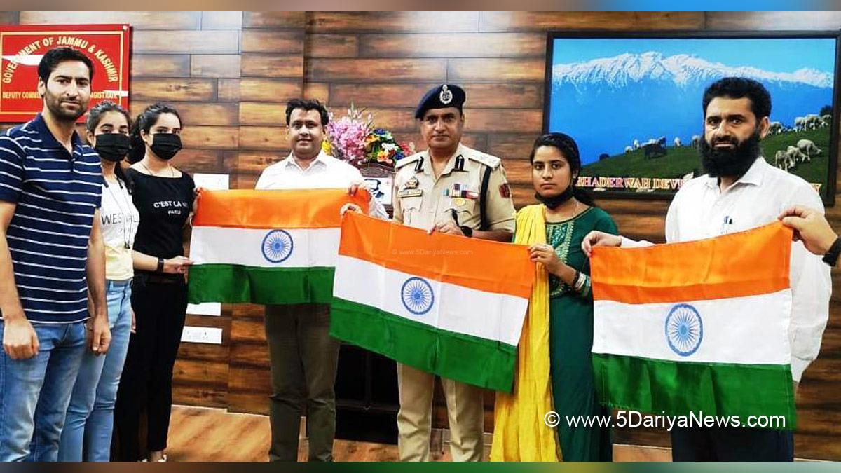 Azadi Ka Amrit Mahotsav, 75th Anniversary of Indian Independence, 75th years of Independence, Har Ghar Tiranga, Kashmir, Jammu And Kashmir, Jammu & Kashmir, Kashmir Valley, Women Self Help Group, Deputy Commissioner Doda, Vikas Sharma