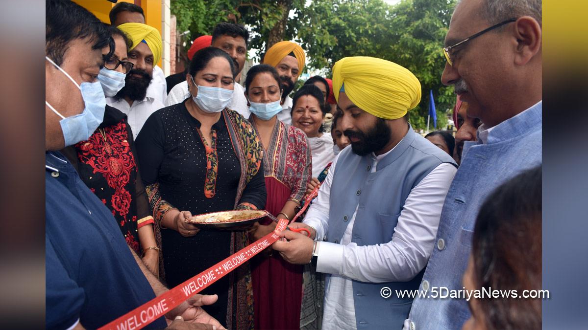 Harjot Singh Bains, AAP, Aam Aadmi Party, AAP Punjab, Government of Punjab, Punjab Government, Hoshiarpur, Sandeep Hans, Azadi Ka Amrit Mahotsav, 75th Anniversary of Indian Independence, 75th years of Independence, Har ghar Tiranga, 75th Independence Day, Independence Day , Independence Day of India , Independence Day 2022, National Flag, 15 August, 76th Independence Day 2022