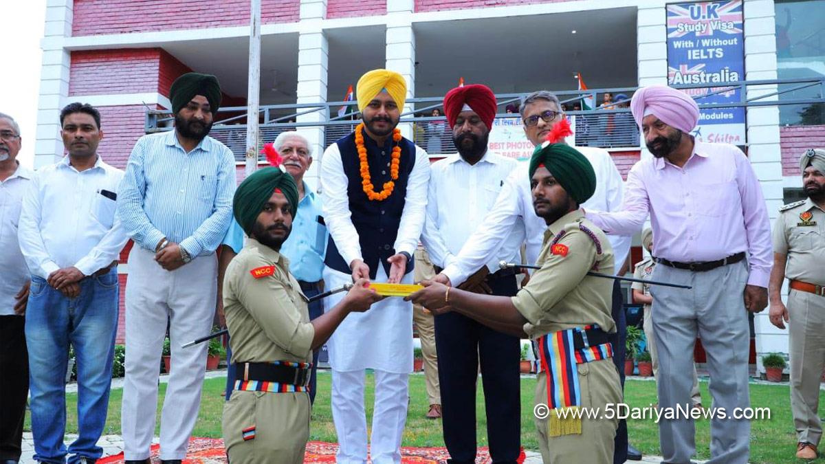 Shery Kalsi, Batala, AAP, Aam Aadmi Party, Aam Aadmi Party Punjab, AAP Punjab, Azadi Ka Amrit Mahotsav, 75th Anniversary of Indian Independence, 75th years of Independence, Har ghar Tiranga, 75th Independence Day, Independence Day, Independence Day of India , Independence Day 2022, 76th Independence Day 2022