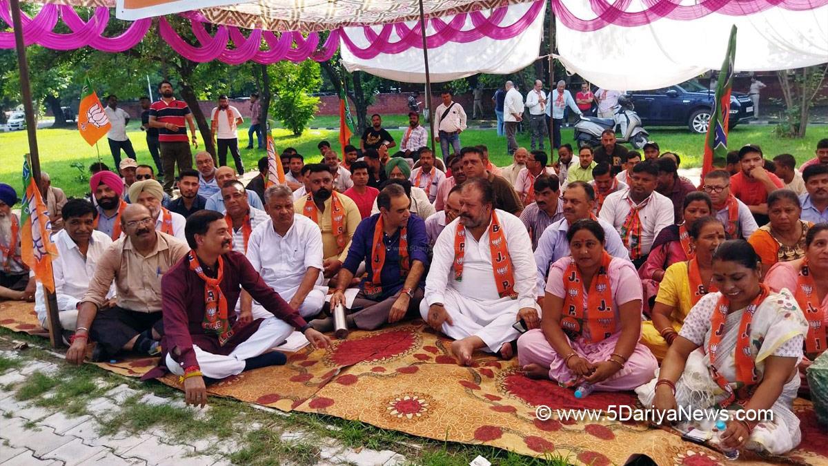 Sanjay Tondon, Strike, Protest