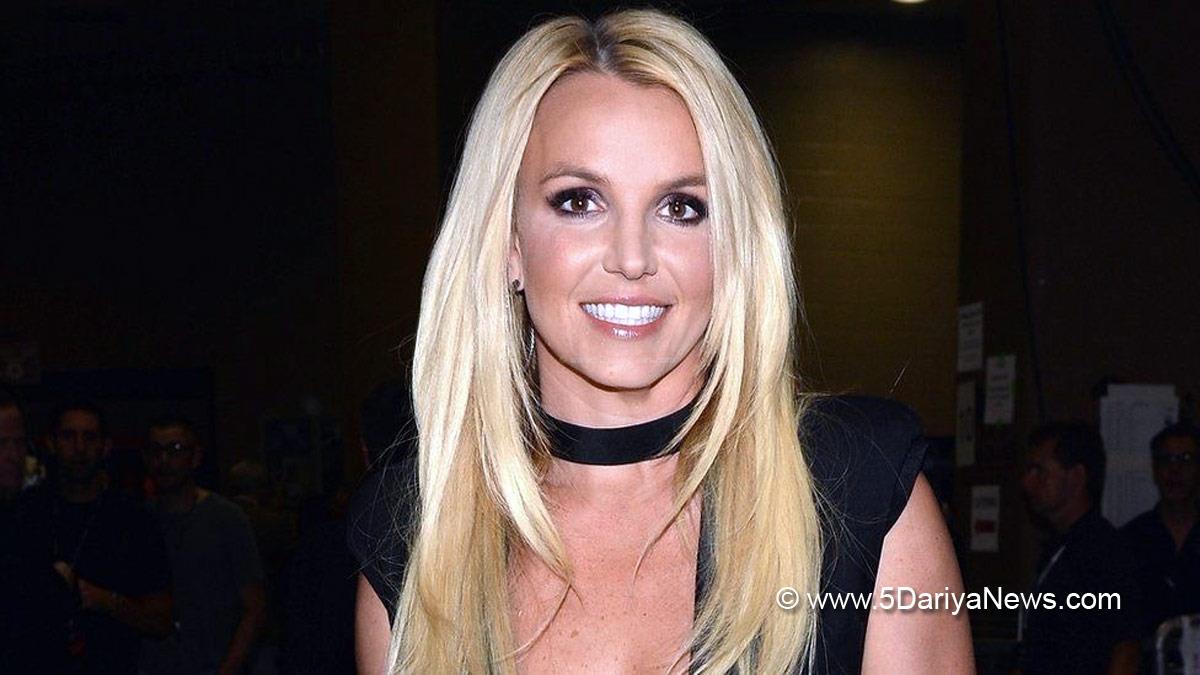 Hollywood, Los Angeles, Actress, Heroine, Britney Spears, Hold Me Closer, Tiny Dancer
