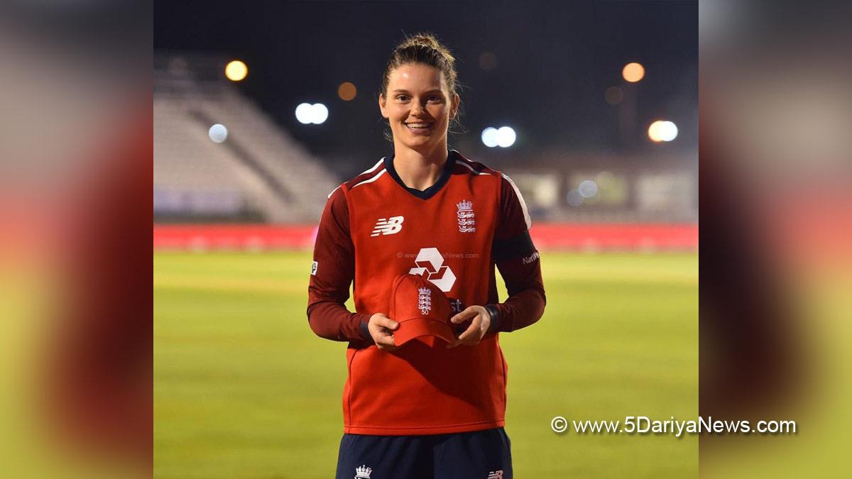 Sports News, Cricket, Cricketer, Player, Bowler, Batswoman, Amy Jones