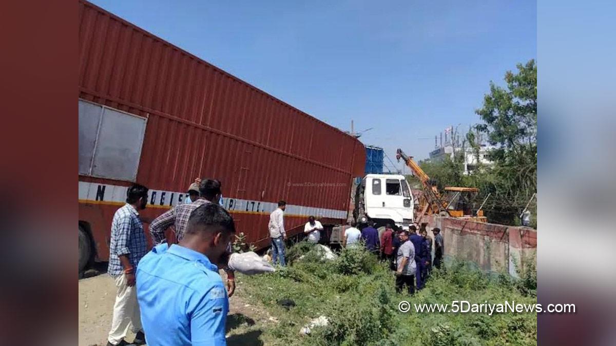 Hadsa India, Hadsa, Vadodara, Accident, Road Accident, Heavy Commercial Vehicle, HMV