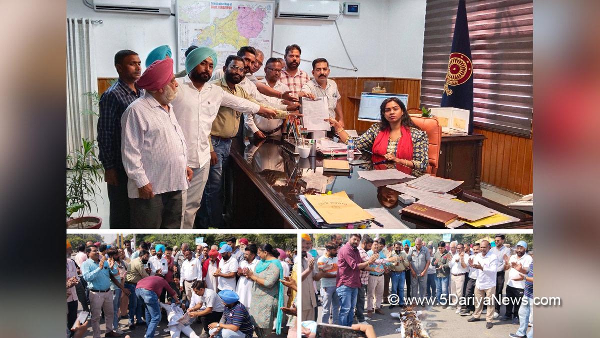 Protest, Agitation, Demonstration, Strike, DC Ferozepur, Deputy Commissioner Ferozepur, Ferozepur, Amrit Singh