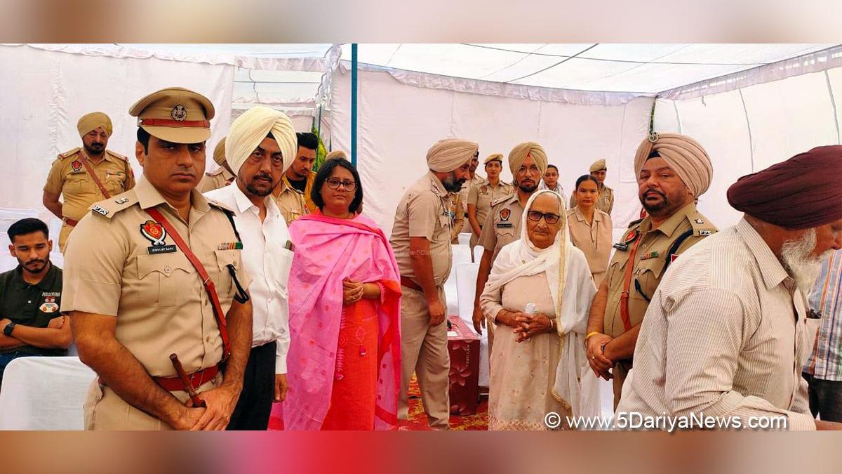 DC Fatehgarh Sahib, Parneet Shergill, Fatehgarh Sahib, Deputy Commissioner Fatehgarh Sahib, Police Commemoration Day Parade, Punjab Police, Police