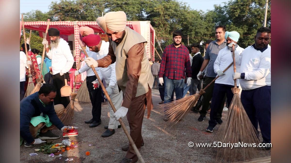 Chandigarh University, Gharuan, Chandigarh University Gharuan, Chandigarh Group Of Colleges, Satnam Singh Sandhu, CGC Gharuan