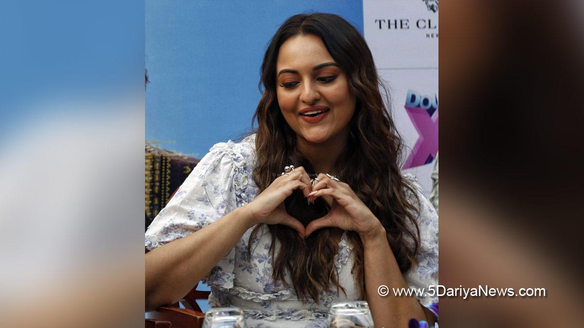 Sonakshi Sinha, Bollywood, Entertainment, Mumbai, Actress, Cinema, Hindi Films, Movie, Mumbai News, Heroine, Double XL