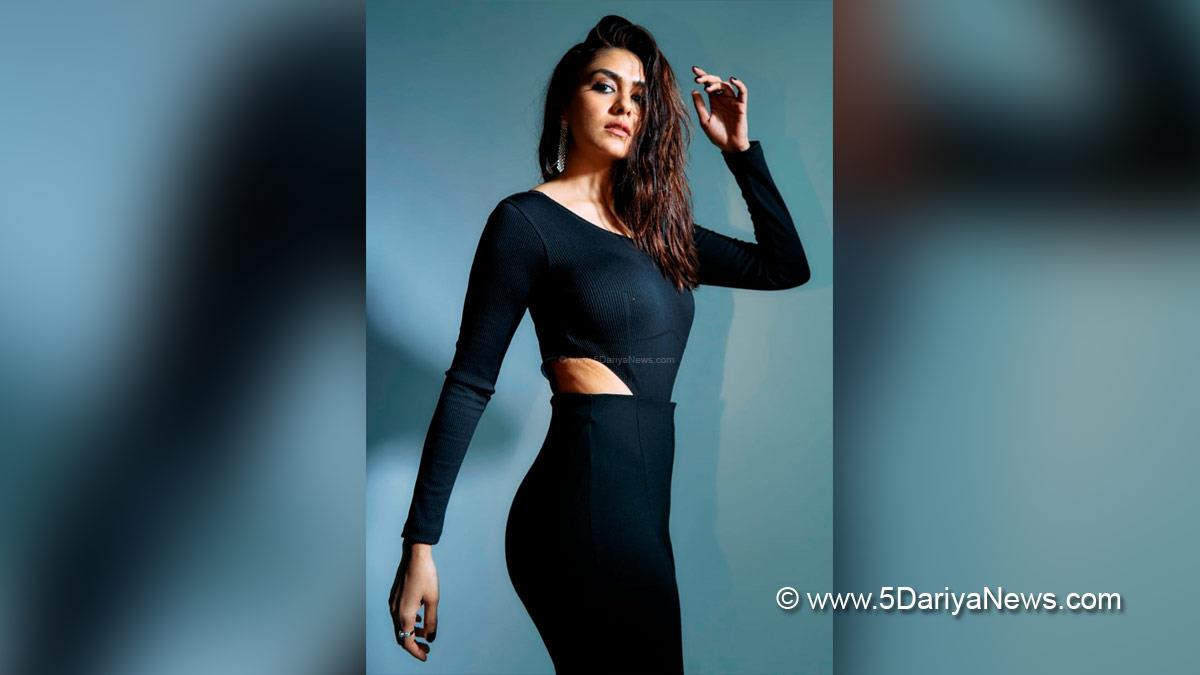 Bollywood, Tollywood, Entertainment, Mumbai, Actor, Actress, Cinema, Hindi Films, Movie, Mumbai News, Mrunal Thakur, Sita Ramam