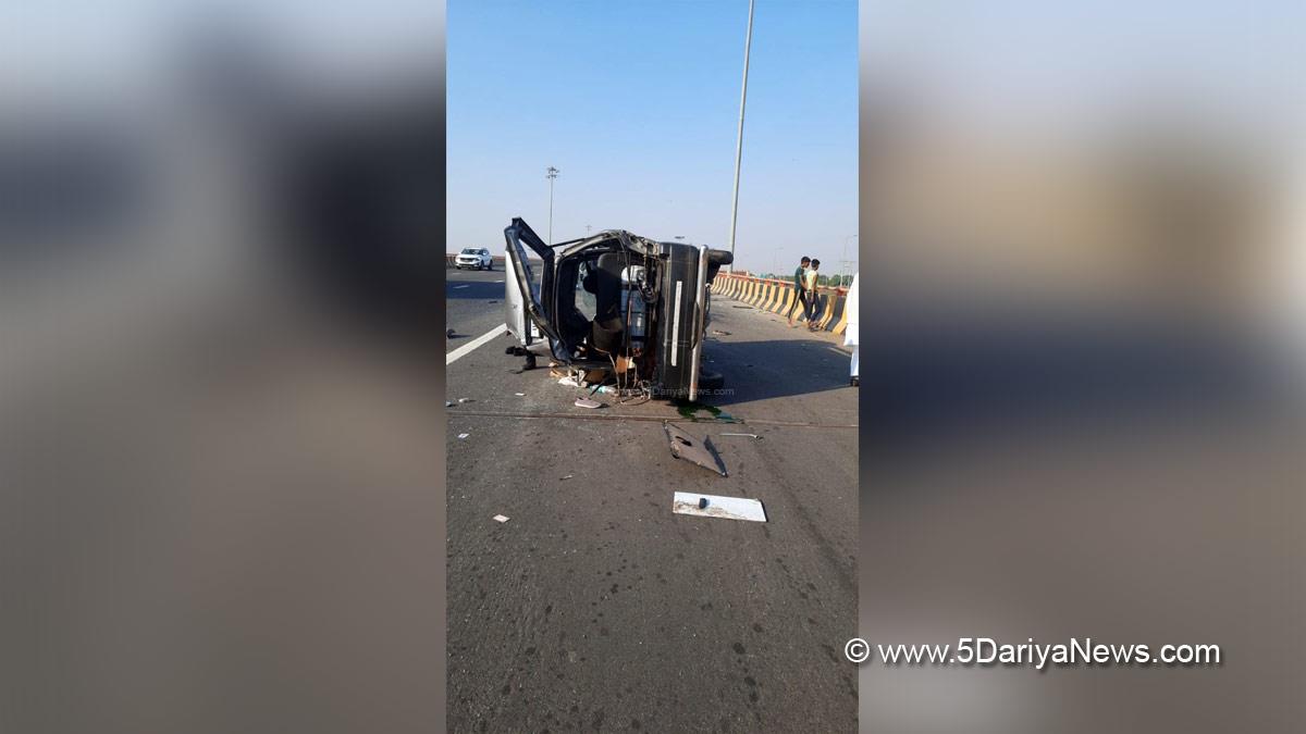Hadsa India, Hadsa, Yamuna Expressway, Accident, Road Accident, Tire Burst, Tire Burst Accident