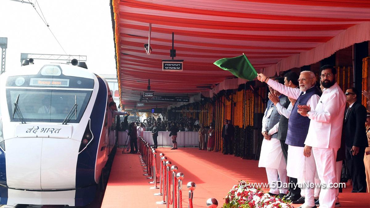  Narendra Modi, Modi, BJP, Bharatiya Janata Party, Prime Minister of India, Prime Minister, Narendra Damodardas Modi, Devendra Fadnavis, Nitin Gadkari, Vande Bharat Express, Nagpur Railway Station, Nagpur, Maharashtra, Central Scientific Instruments Organisation, CSIO, Roof-Mounted Package Unit, RMPU, Eknath Shinde