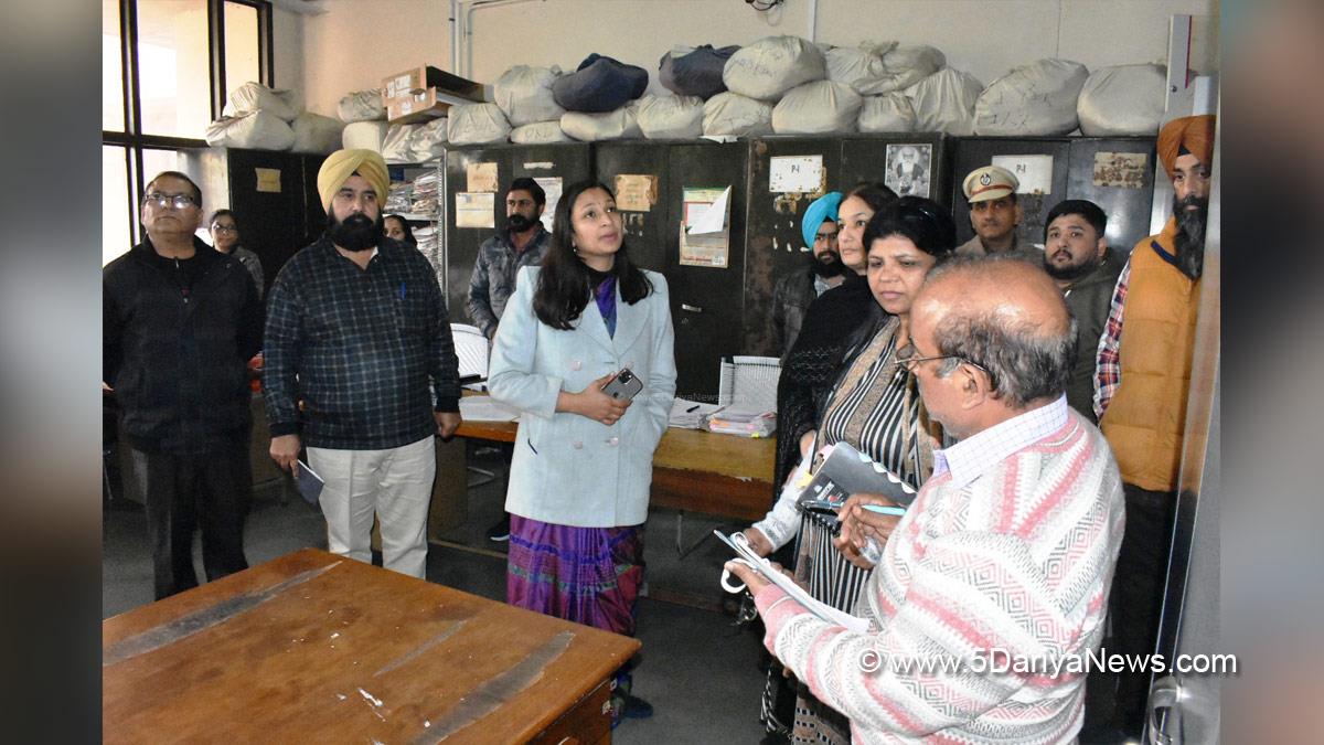 DC Hoshiarpur, Deputy Commissioner Hoshiarpur, Komal Mittal, Hoshiarpur