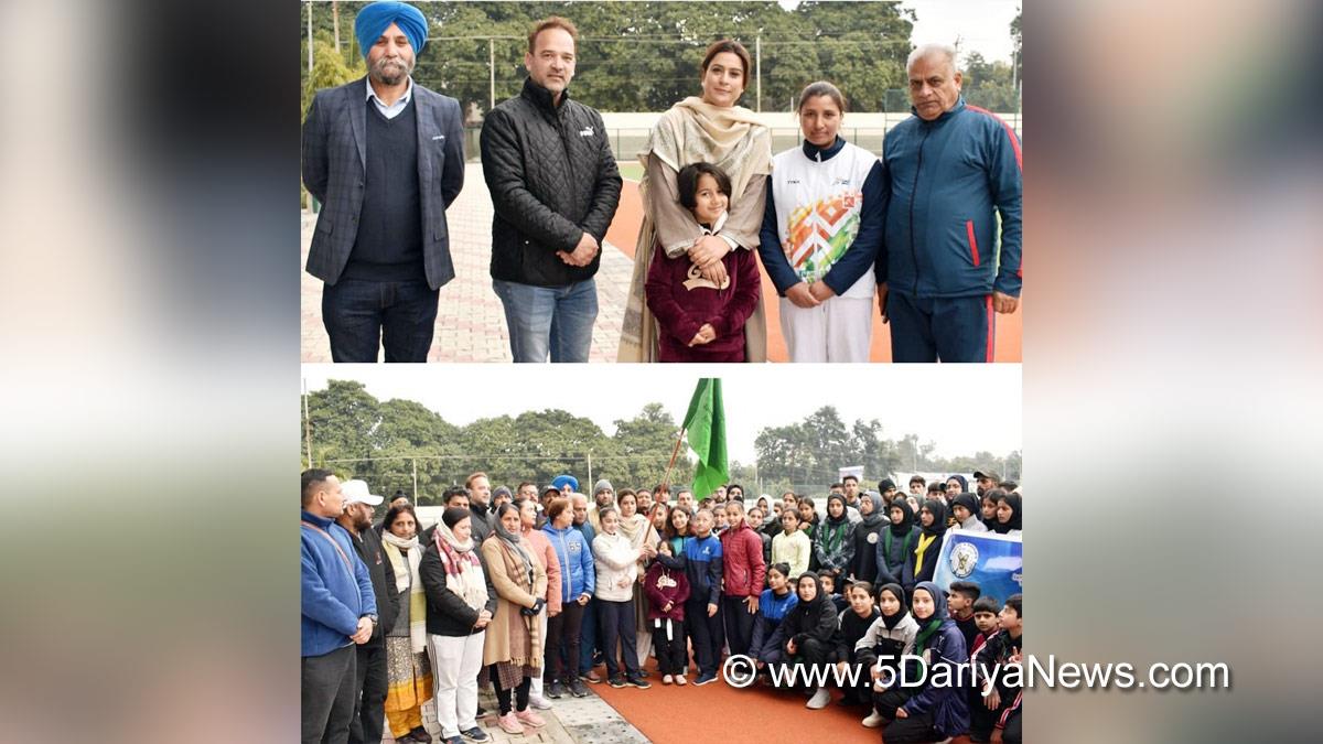 JK Admin, Kashmir, Jammu And Kashmir, Jammu & Kashmir, Srinagar, Jammu, Nuzhat Gull