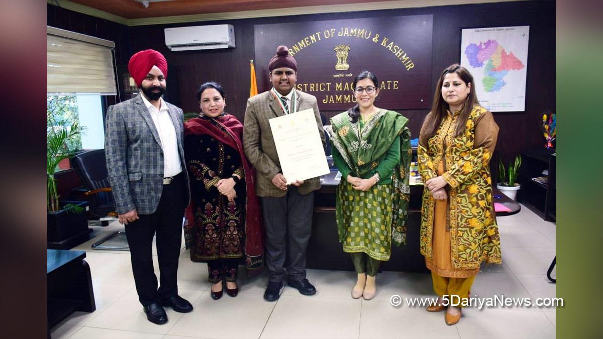 Jammu, Avny Lavasa, Deputy Commissioner Jammu, Kashmir, Jammu And Kashmir, Jammu & Kashmir, District Administration Jammu, Prime Minister Rashtriya Bal Shakti Puraskar 2021, Harmanjot Singh