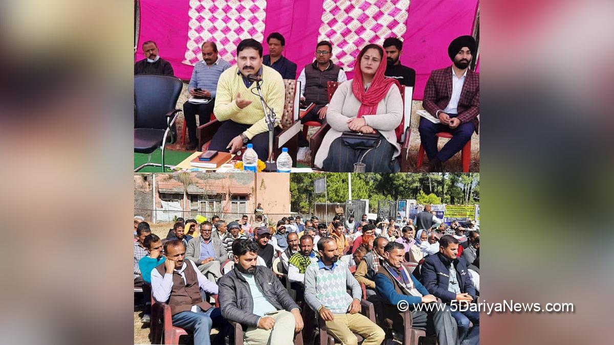 Block Diwas : DC Kathua Rahul Pandey visits Dhar Mahanpur, chairs Public  Outreach programme