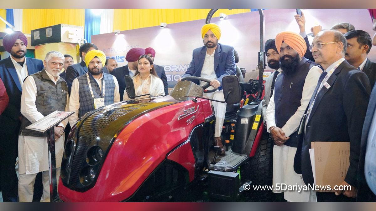Bhagwant Mann, Anmol Gagan Mann,Harbhajan Singh ETO, Progressive Punjab Summit, Invest Punjab, AAP, Aam Aadmi Party, Aam Aadmi Party Punjab, AAP Punjab, Government of Punjab, Punjab Government, Punjab, Chief Minister Of Punjab