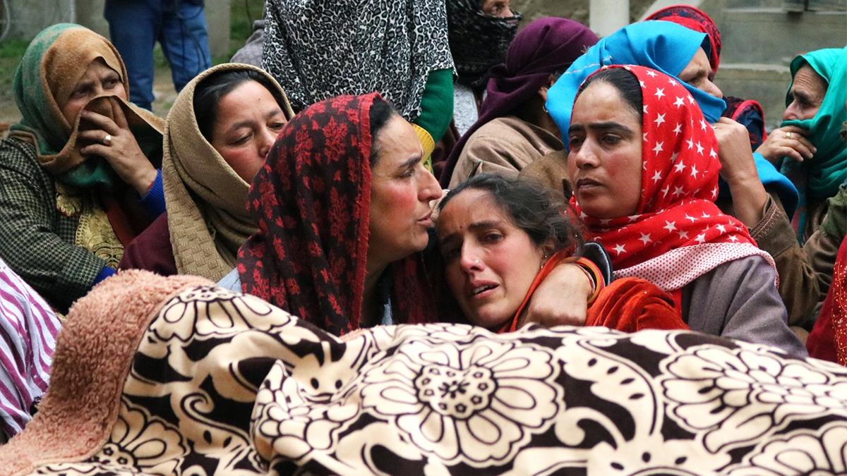 Special News, Encounter, Jammu And Kashmir, JK, Sanjay Sharma, Kashmiri Pandit Sanjay Sharma, Kashmiri Pandits, Kashmiri Pandit, Pulwama, Pulwama Encounter, Aquib Mushtaq Bhat, Aquib Mushtaq Bhat Encounter, Aquib Mushtaq Bhat Killed, Aquib Mushtaq Bhat Sanjay Sharma