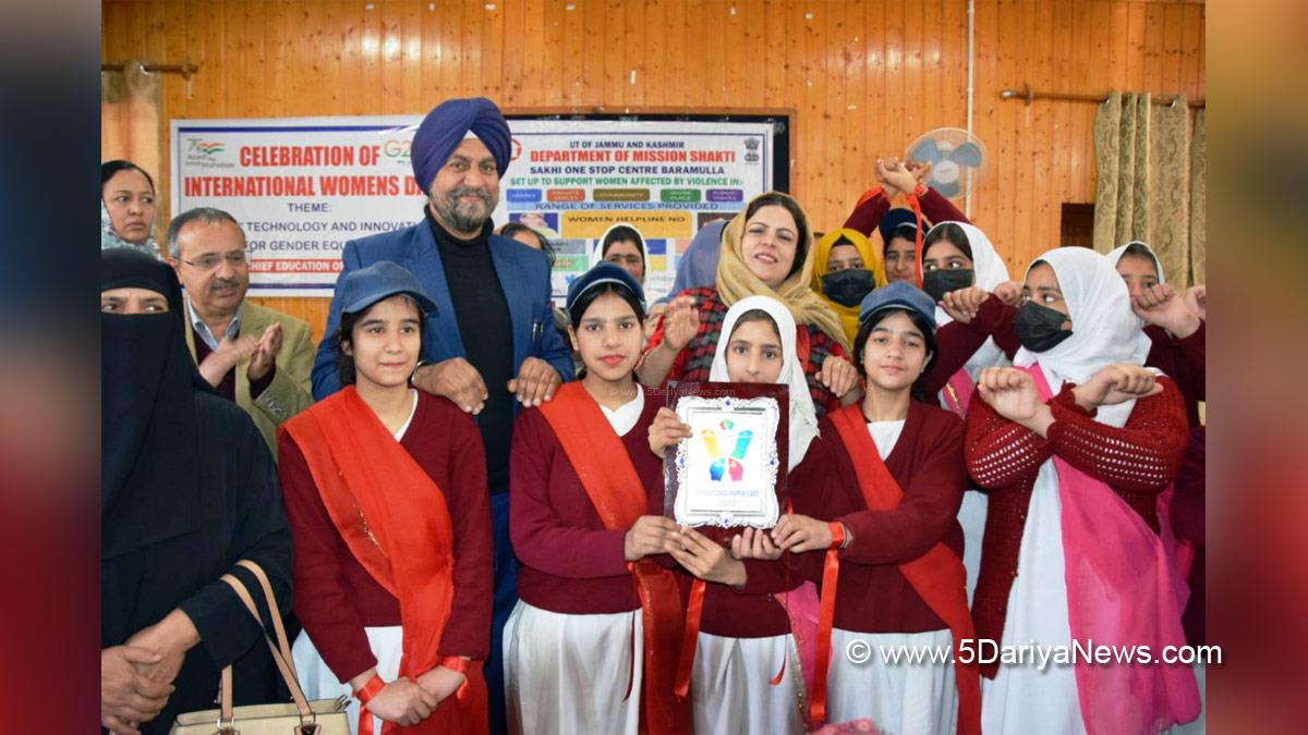Baramulla, Chairperson District Development Council Baramulla, Safeena Beigh, District Hub for Empowerment of Women, DHEW, International Womens Day, Jammu, Kashmir, Jammu And Kashmir, Jammu & Kashmir