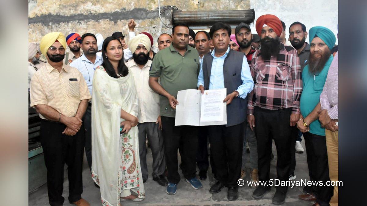 Bram Shanker Jimpa, AAP, Aam Aadmi Party, Aam Aadmi Party Punjab, AAP Punjab, Government of Punjab, Punjab Government, Hoshiarpur, DC Hoshiarpur, Deputy Commissioner Hoshiarpur, Komal Mittal, Hoshiarpur
