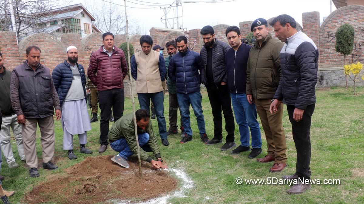 Pulwama, Deputy Commissioner Pulwama, Baseer ul Haq Chowdary, Kashmir, Jammu And Kashmir, Jammu & Kashmir, District Administration Pulwama, World Planting Day