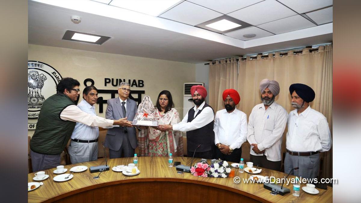 Punjab Admin, Justice Vinod Kumar Sharma, Inspector Kesar Singh
