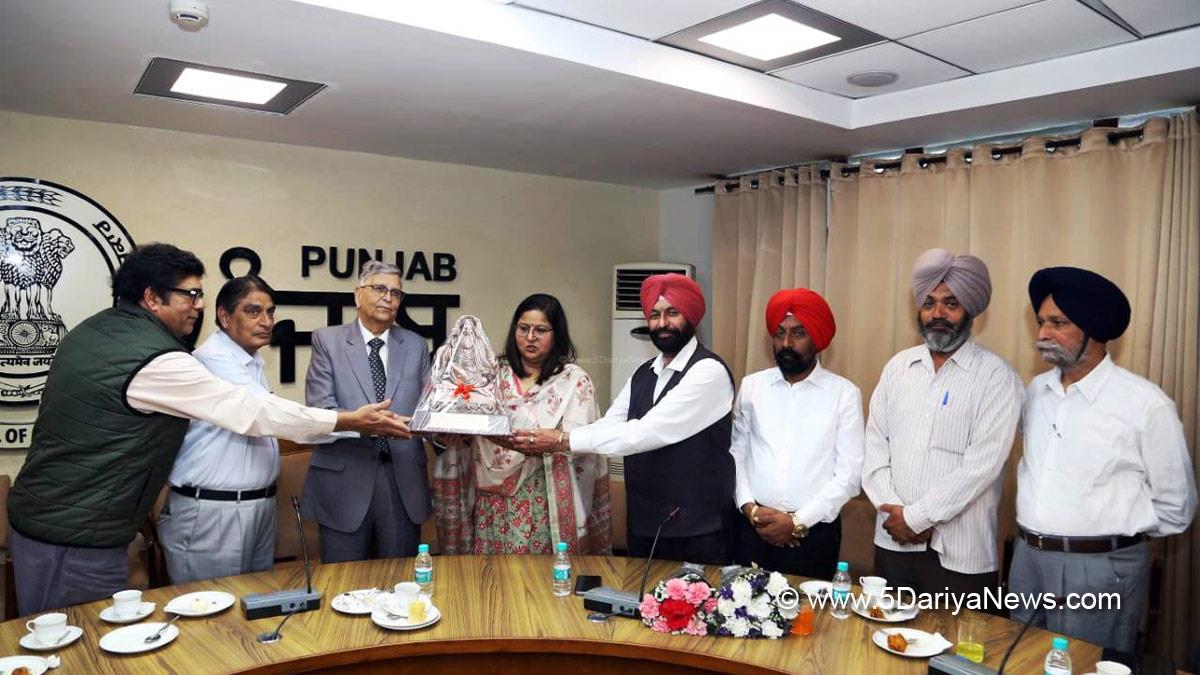 Punjab Admin, Justice Vinod Kumar Sharma, Inspector Kesar Singh