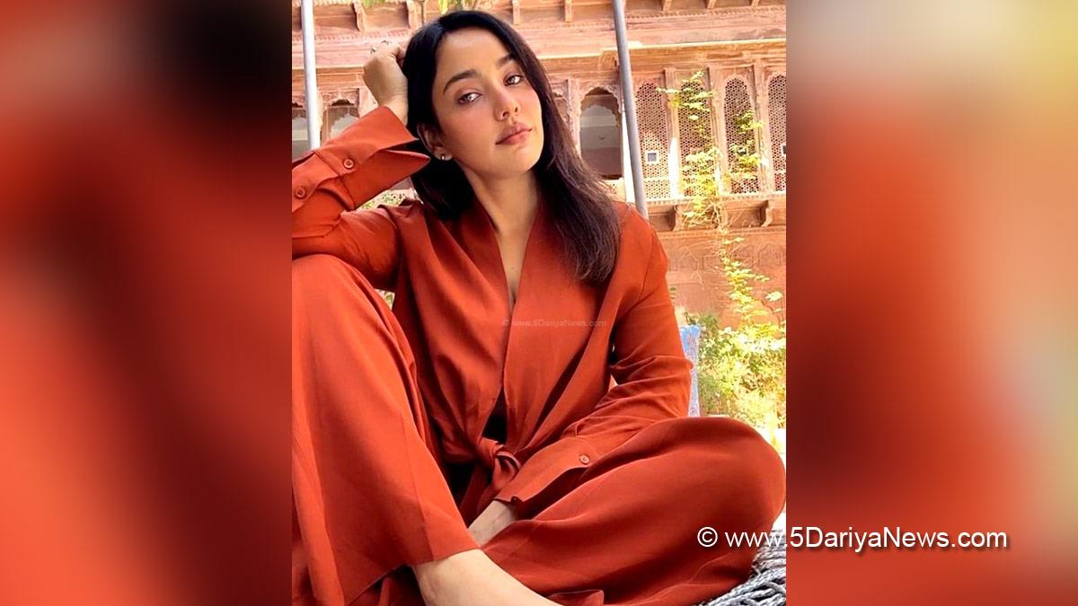 Bollywood, Entertainment, Mumbai, Actor, Actress, Cinema, Hindi Films, Movie, Mumbai News, Heroine, Neha Sharma, Neha Sharma Car, Neha Sharma New Car, Neha Sharma Mercedes GLE,  Neha Sharma Mercedes Benz GLE, Mercedes Benz GLE