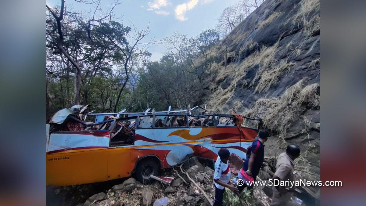 Hadsa, Hadsa India, Accident, Road Accident, Mumbai Pune Highway, Mumbai Pune Highway Accident, Bus Accident