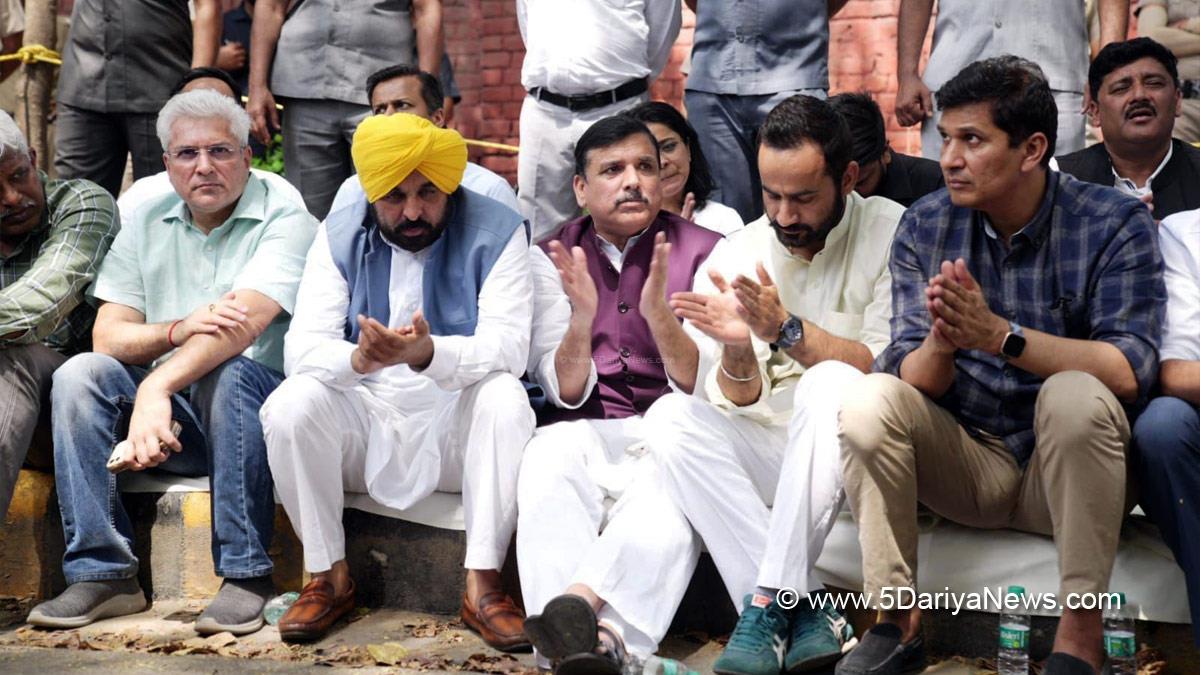 Protest, Bhagwant Mann, AAP, Aam Aadmi Party, Aam Aadmi Party Punjab, AAP Punjab, Government of Punjab, Punjab Government, Punjab, Chief Minister Of Punjab, Sanjay Singh, Arvind Kejriwal, Delhi Chief Minister, New Delhi