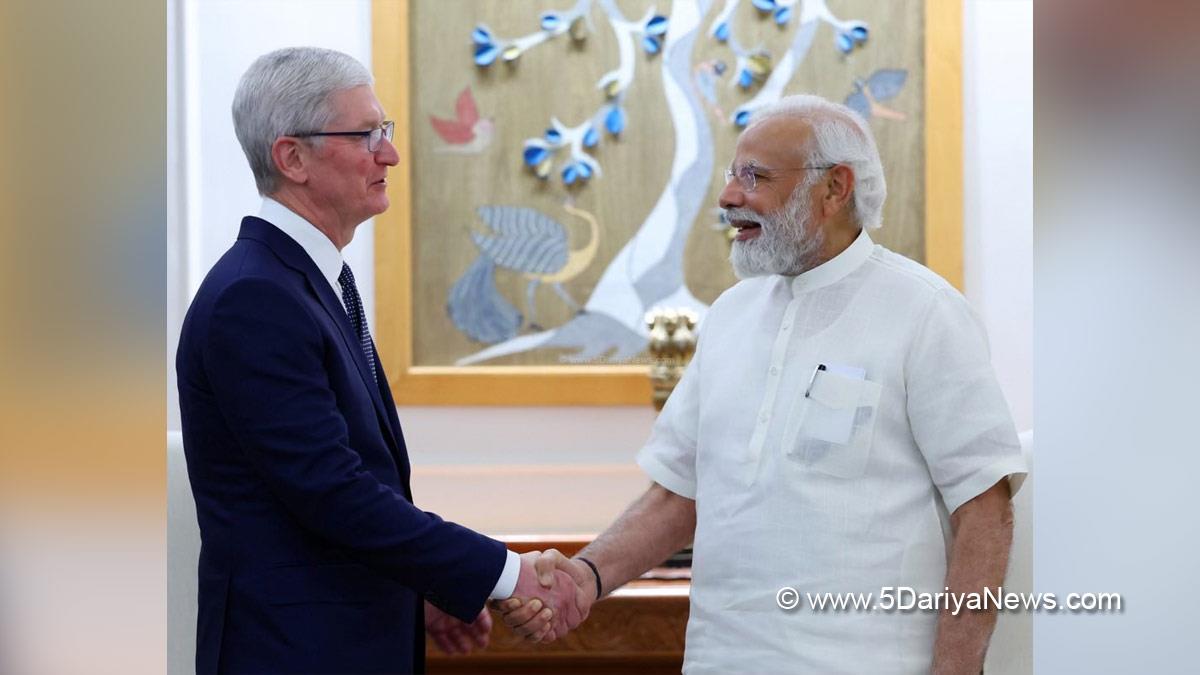 Narendra Modi, Modi, BJP, Bharatiya Janata Party, Prime Minister of India, Prime Minister, Narendra Damodardas Modi, Apple, Apple CEO Tim Cook, Tim Cook, Apple India, Apple Retail Store, Apple Retail Store India, Tim Cook Meet Narendra Modi
