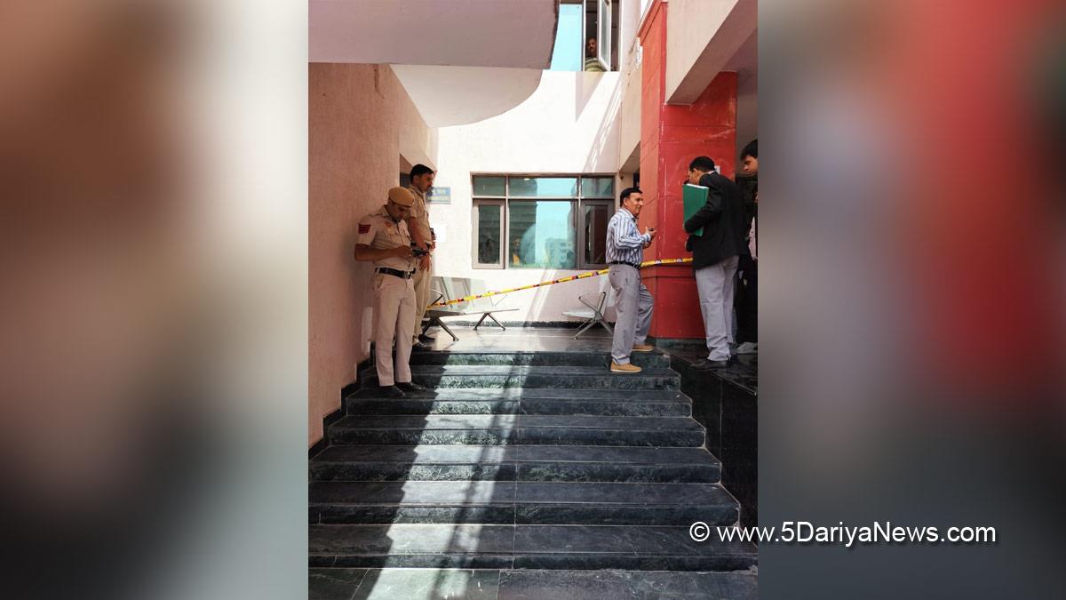 Crime News, Crime News Delhi, New Delhi, Saket Court, Saket Court Firing, Saket Court News, Saket Court Latest News, Saket Court Lawyer Firing, Delhi Lawyer Firing, Delhi Lawyer Firing Video, Saket Court Firing Video, Delhi Lawyer Firing News, New Delhi Court Firing, Saket Court Lawyer Firing Video 