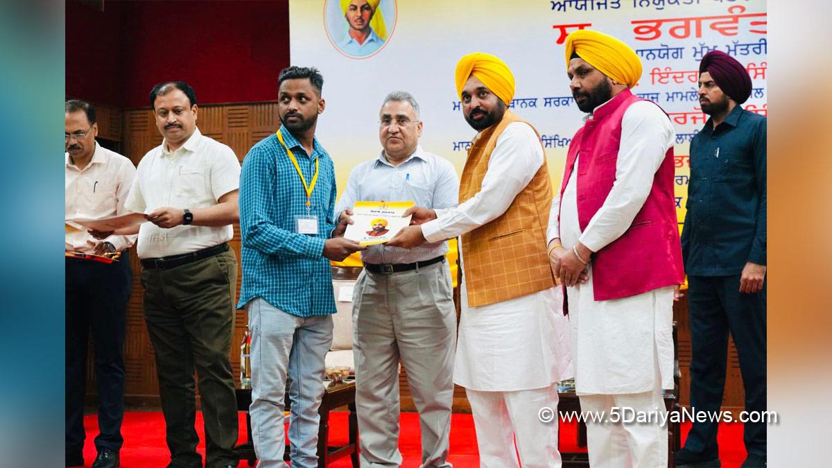Bhagwant Mann, AAP, Aam Aadmi Party, Aam Aadmi Party Punjab, AAP Punjab, Government of Punjab, Punjab Government, Punjab, Chief Minister Of Punjab, Harbhajan Singh ETO, Vijay Kumar Janjua