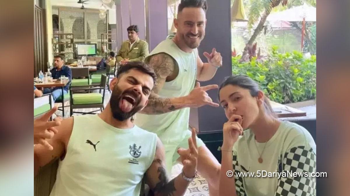 Virat Kohli, Sports News, Cricket, Cricketer, Player, Bowler, Batsman, Faf du Plessis, Anushka Sharma, Bollywood, Entertainment, Mumbai, Actress, Cinema, Hindi Films, Movie, Mumbai News, Virat Kohli Viral Photos