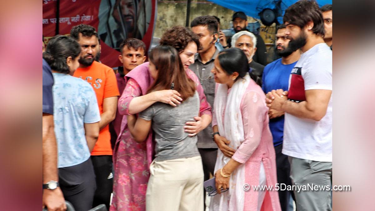 Protest, Wretlers Protest, Wretlers Protest New Delhi, Wretlers Protest News, Wretlers Protest Reason, Wretlers Protest In India, Brij Bhushan Sharan Singh News, Brij Bhushan Sharan Singh Latest News, Wrestling Federation of India, WFI, WFI President, Bajrang Punia, Vinesh Phogat, Sakshi Malik, Bajrang Vinesh Sakshi Protest, Brij Bhushan Sharan Singh Resignation, Wretlers Protest Priyanka Gandhi, Priyanka Gandhi